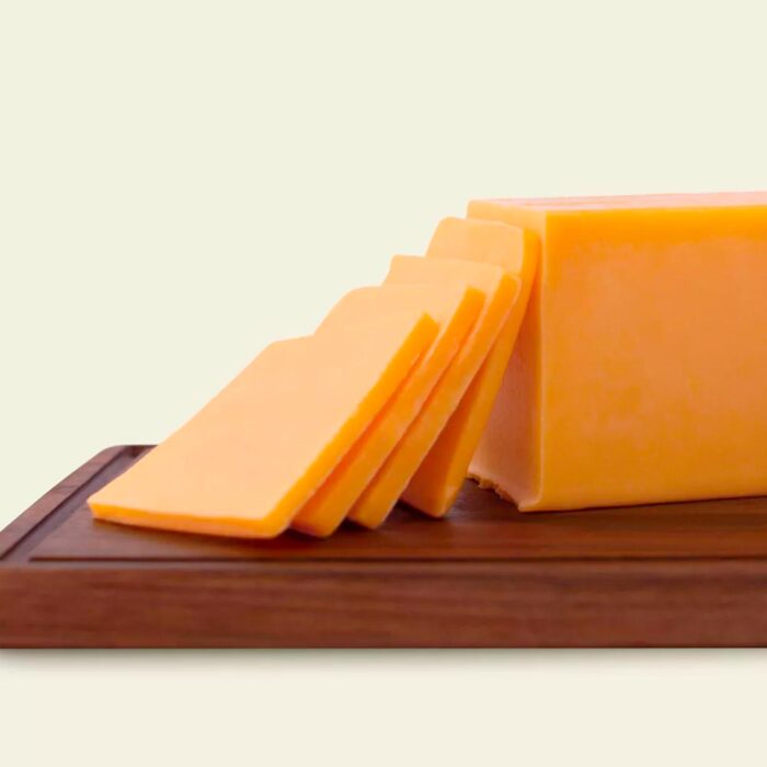 Tillamook Medium Cheddar Cheese Loaf - 32oz - Imagen 3